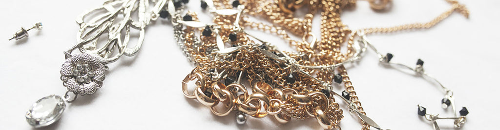 gold chains in tangle