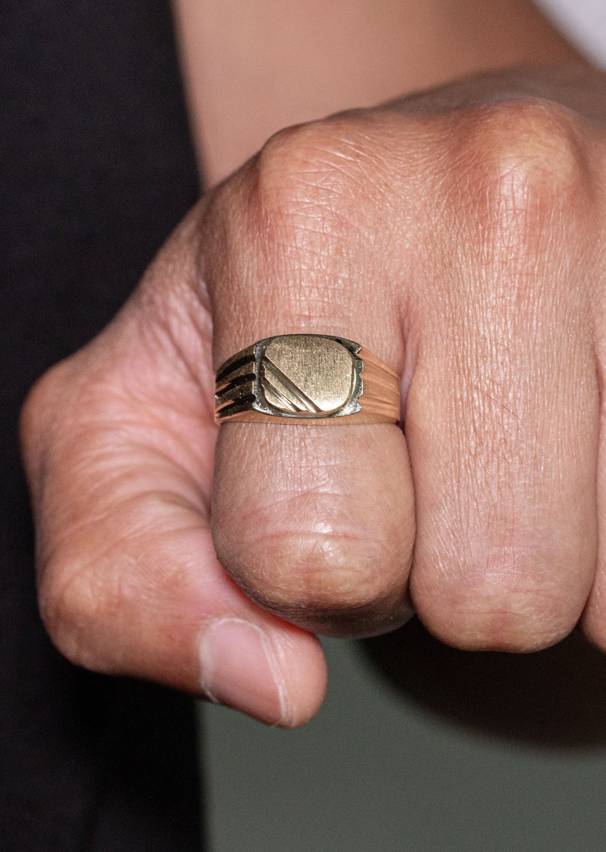 Mens Signet Ring 10K Gold Grams